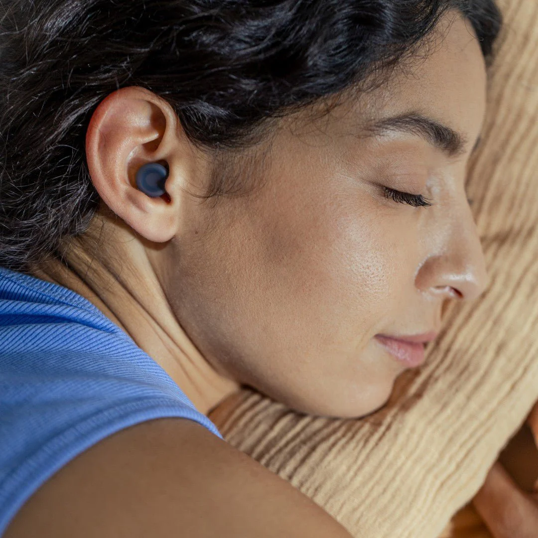 Pormenor do formato baixo e discreto dos Loop Dream, pensado para dormir de lado